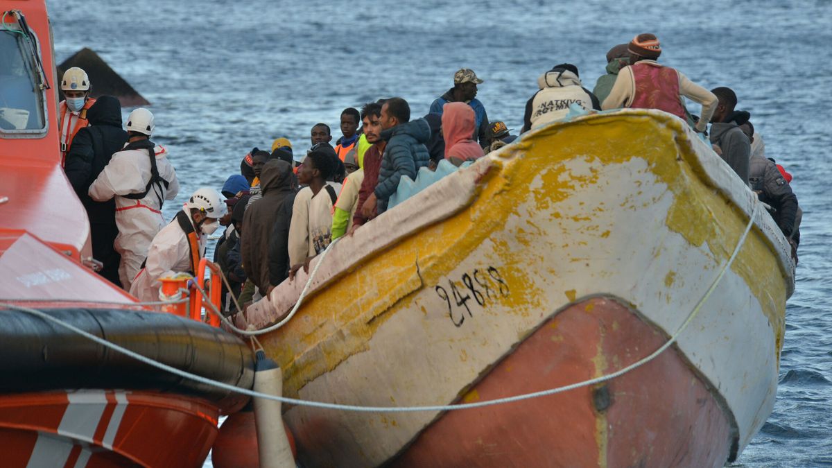 Llegan en las últimas horas cinco pateras con 221 migrantes a Canarias