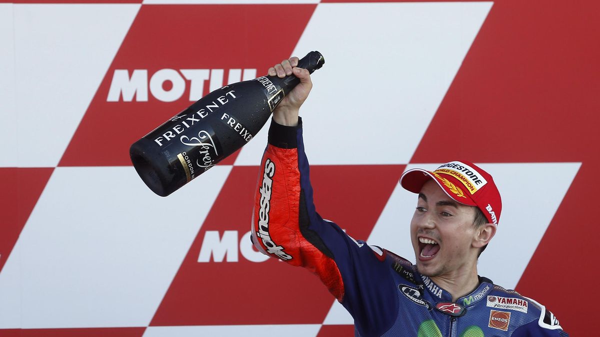 Lorenzo gana con justicia un Mundial que Rossi califica como "no verdadero"