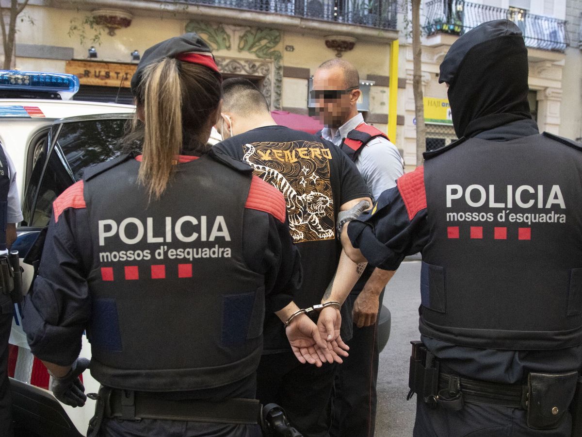 Foto: Agentes de los Mossos d'Esquadra, en una imagen de archivo. (EFE/Marta Pérez)