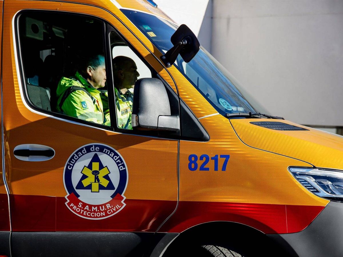 Foto: Foto de archivo de una ambulancia del Samur. (Europa Press/Carlos Luján)