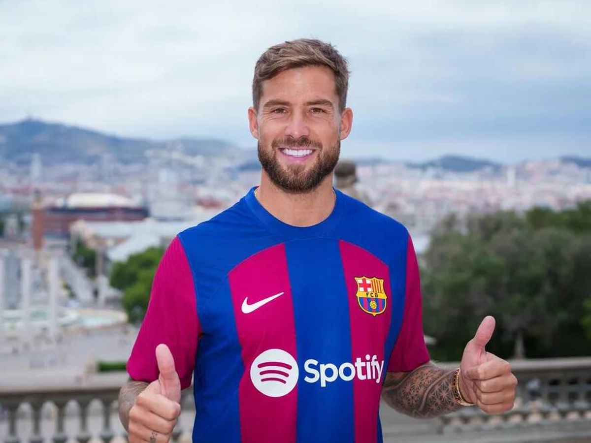 Foto: Iñigo Martínez, con la camiseta del Barça. (FC Barcelona)