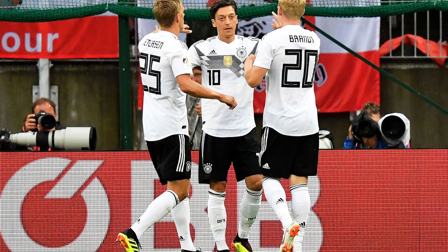 Özil celebra un gol en el último amistoso de Alemania frente a Austria. (Reuters)