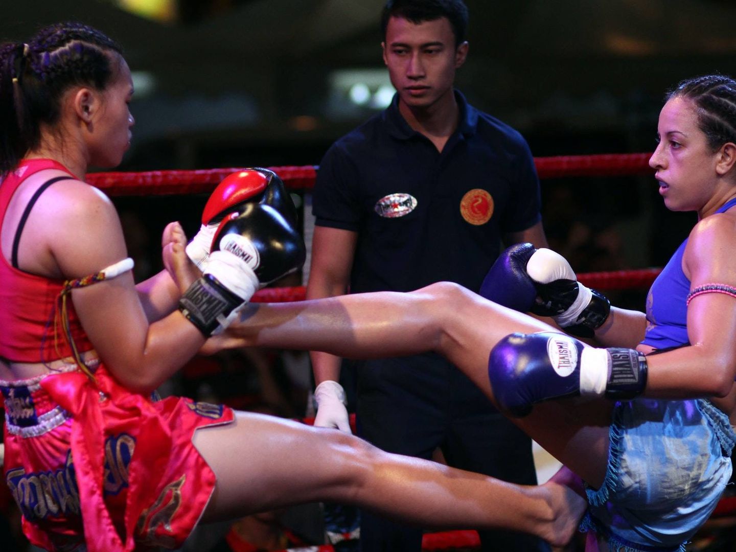 El muay thai combina boxeo y artes marciales, y fue clave para la transformación de su cuerpo (Unsplash)