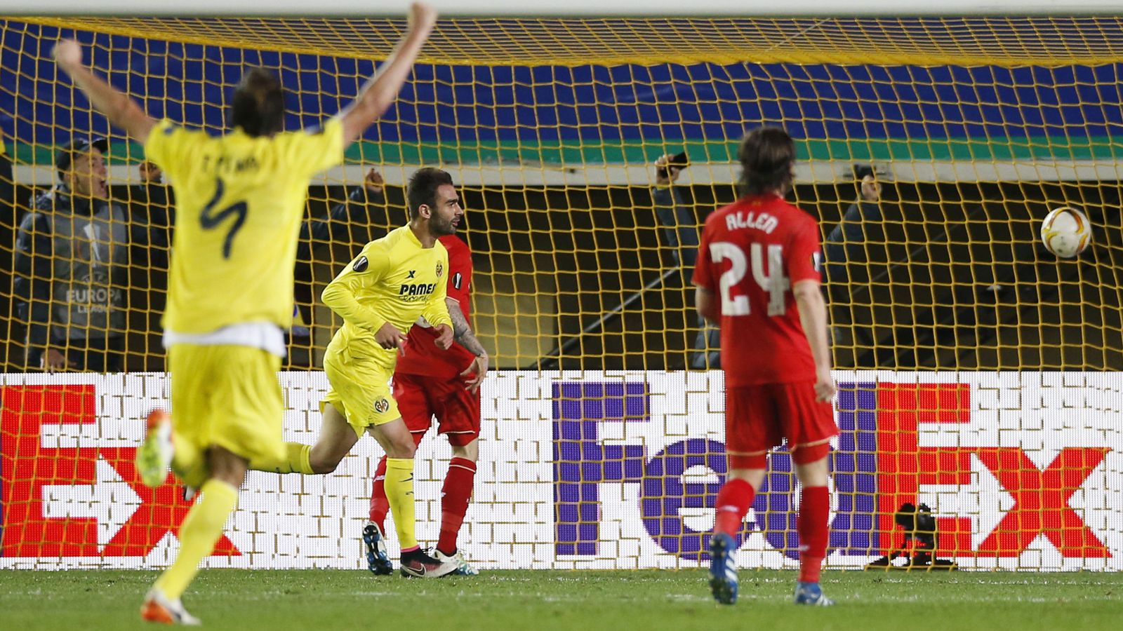 Foto: Adrián marcó en el descuento el gol de la victoria (Reuters / Albert Gea).