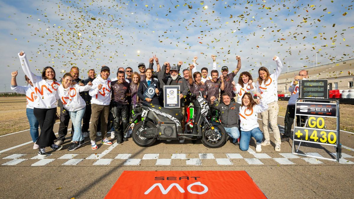 La moto eléctrica SEAT Mó 125 Performance logra dos récords Guinness de resistencia