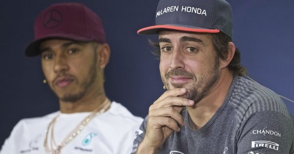 Foto: Fernando Alonso junto a Lewis Hamilton. (EFE)