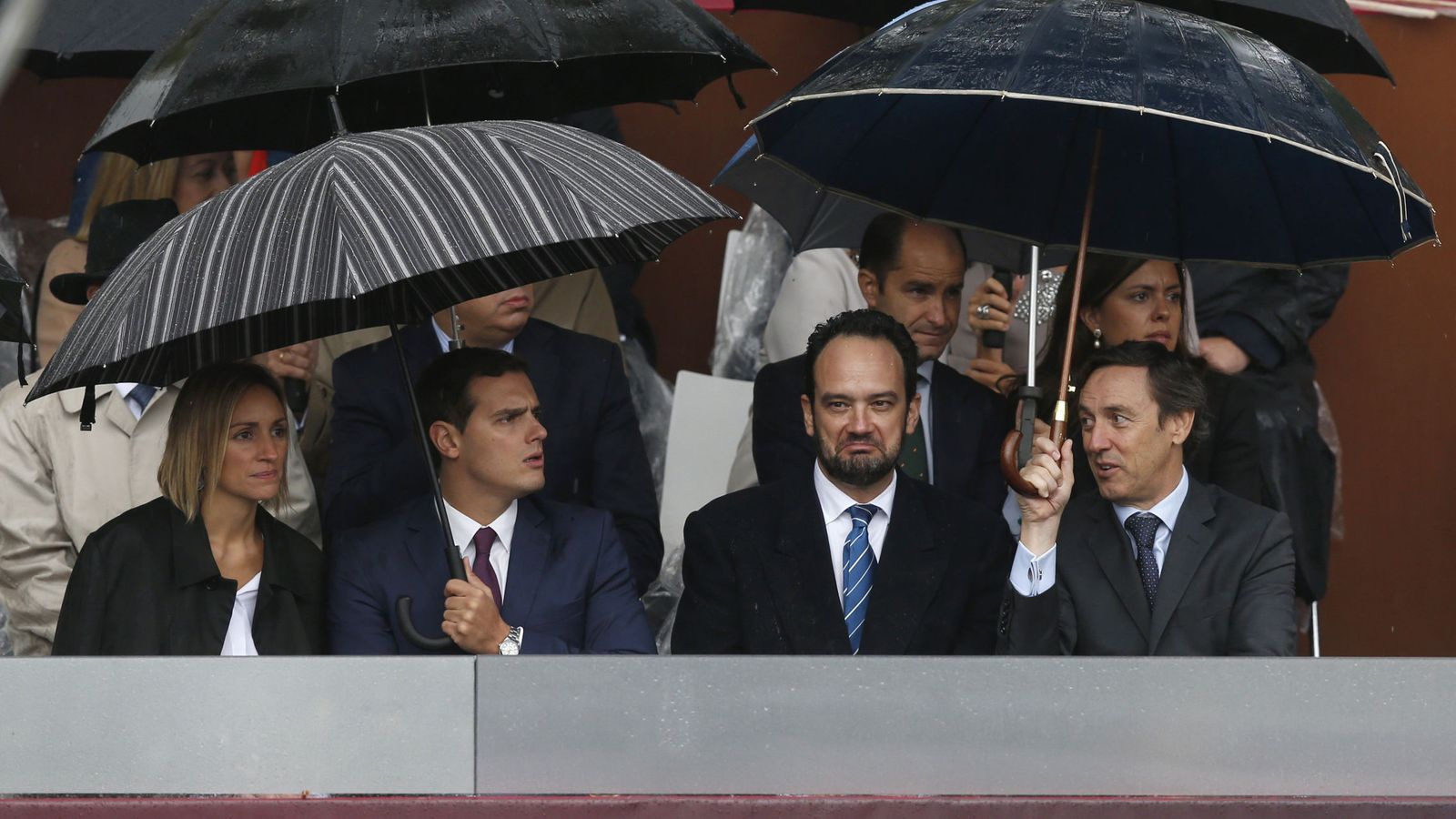 Foto: os portavoces parlamentarios del PP, Rafael Hernando y PSOE, Antonio Hernando y el líder de Ciudadanos, Albert Rivera. (EFE)