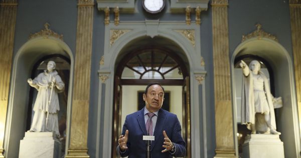 Foto: El vicepresidente primero del Senado, Pedro Sanz, defendía el pasado 4 de agosto la decisión de rechazar el grupo parlamentario que pedía el Partit Demócrata Català. (EFE)