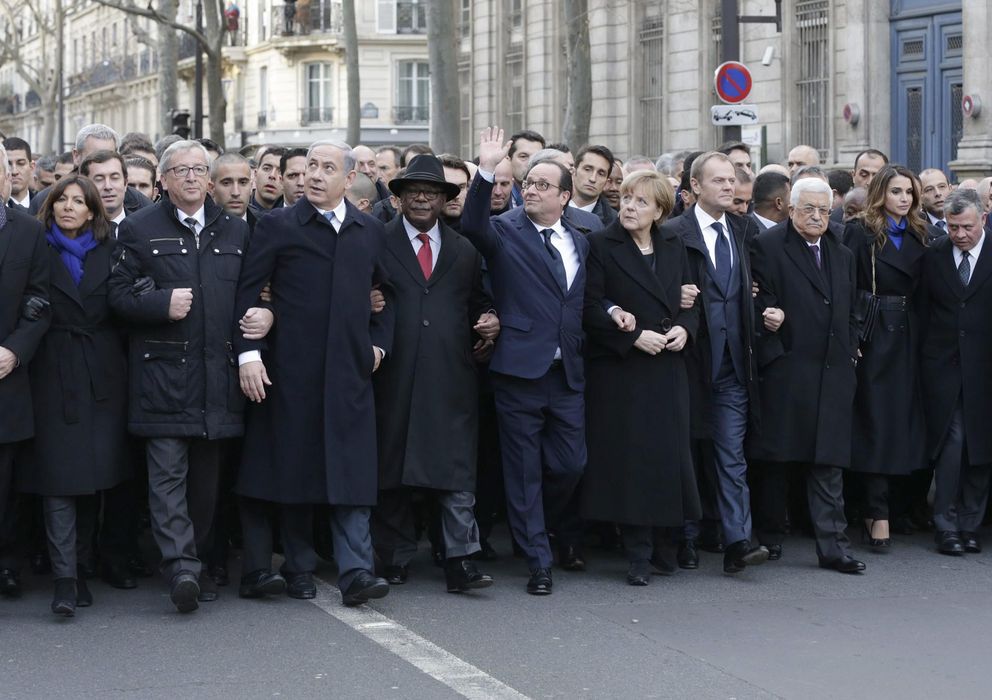 Foto: Varios líderes mundiales en la manifestación de París este domingo. (EFE)