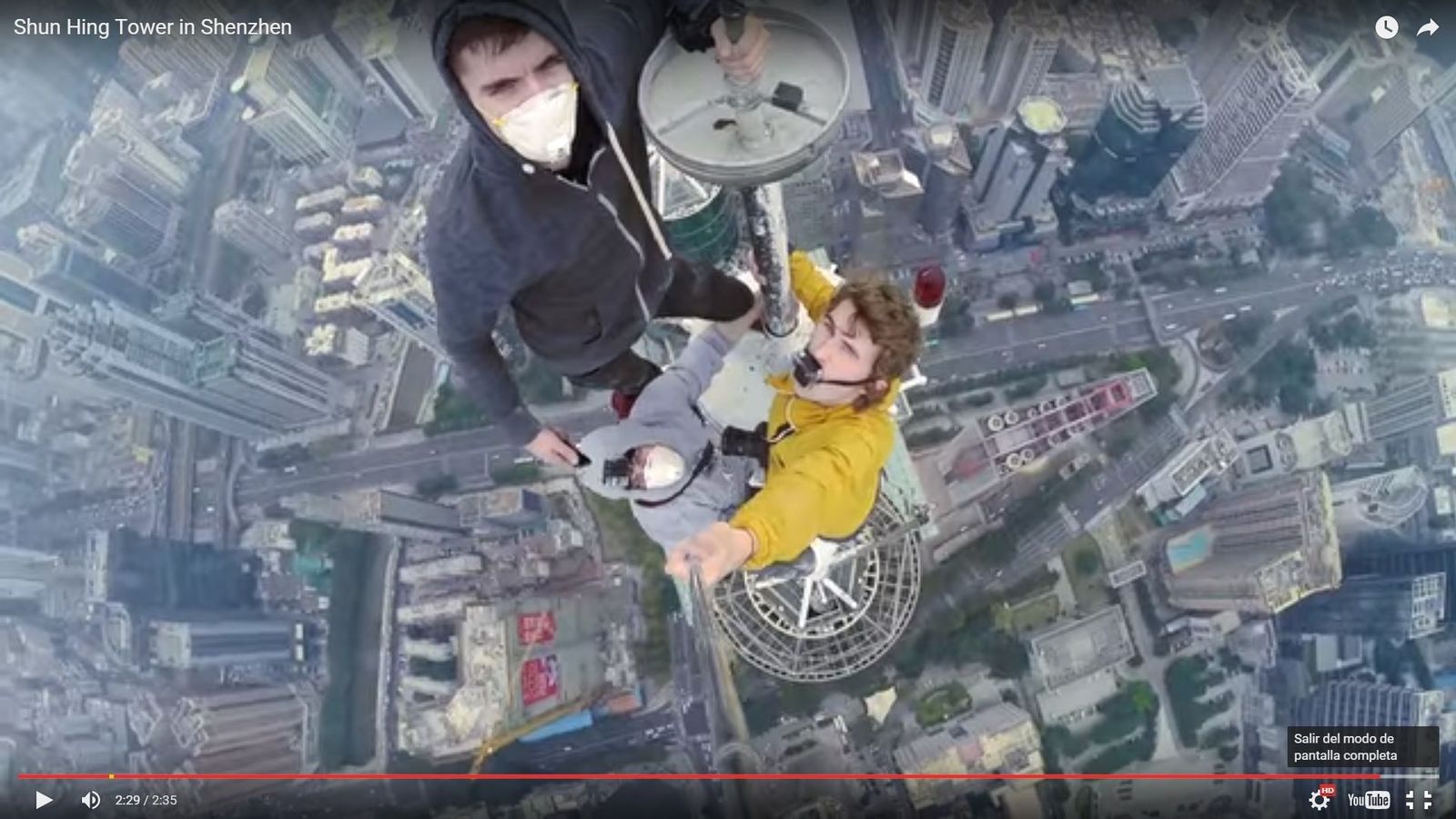 Foto: El 'selfie' fue tomado desde una torre de 384 metros. (Youtube)