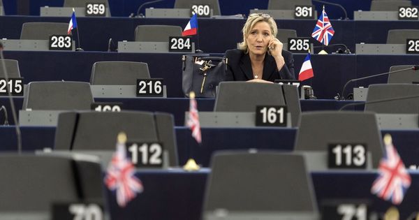 Foto: La líder de la extrema derecha francesa, Marine Le Pen, durante una sesión en el Parlamento Europeo. (EFE)