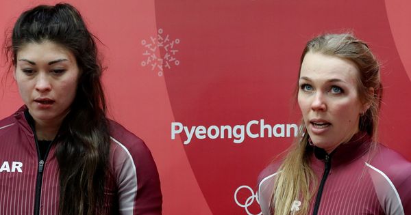 Foto: Nadezhda Sergeeva (d) junto a su compañera nastasia Kocherzhova en el bob a 2 ruso en los JJOO de PyeongChang. (Reuters)