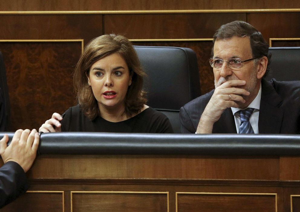 Foto: Soraya Sáenz de Santamaría y Mariano Rajoy, durante un pleno del Congreso de los Diputados. (Efe)