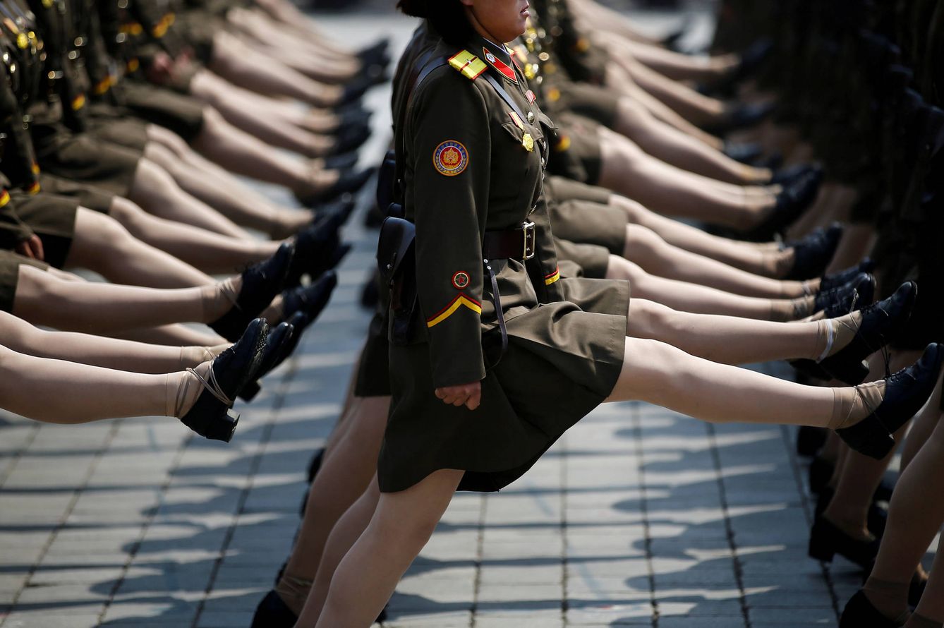 Militares norcoreanos desfilan durante el aniversario de Kim Il-sung, en Pyongyang. (Reuters)