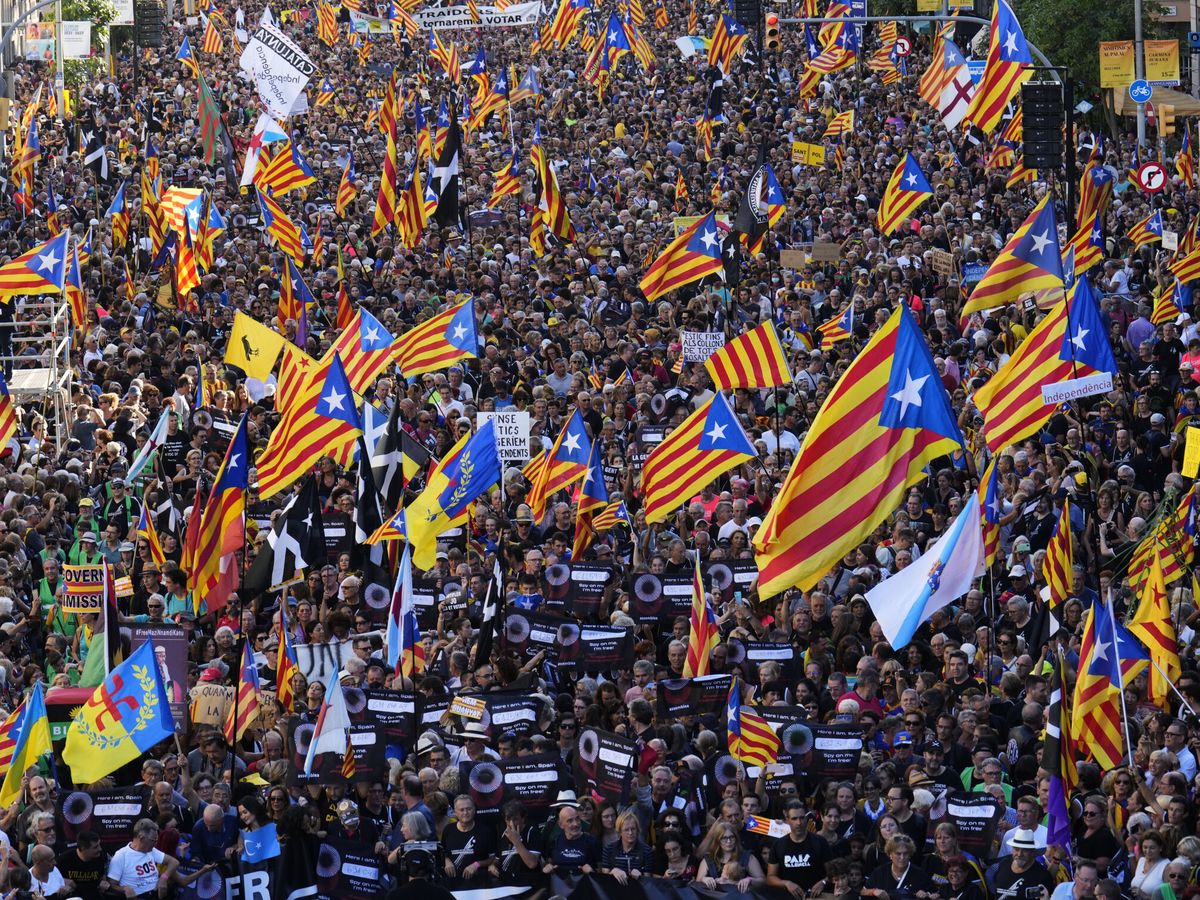 Foto: Manifestación independentista de la Asamblea Nacional Catalana (ANC) con motivo de la Diada. (EFE/Alejandro García)