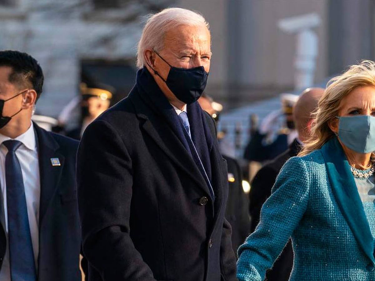 Foto: David Cho, junto a Joe Biden y su esposa el día de la toma de posesión (Twitter)