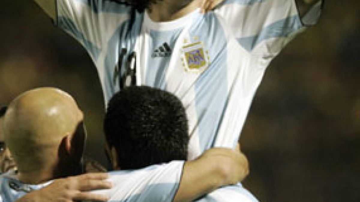 Maradona acusa a Messi de individualista