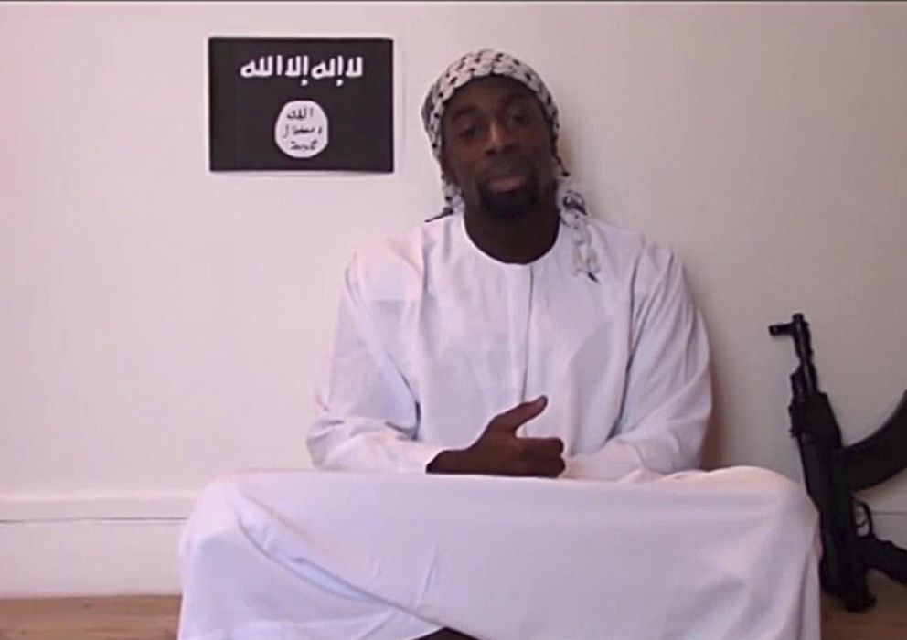 Foto: Amedy Coulibaly, uno de los atacantes de París, declara su fidelidad al Estado Islámico en un vídeo (Reuters).