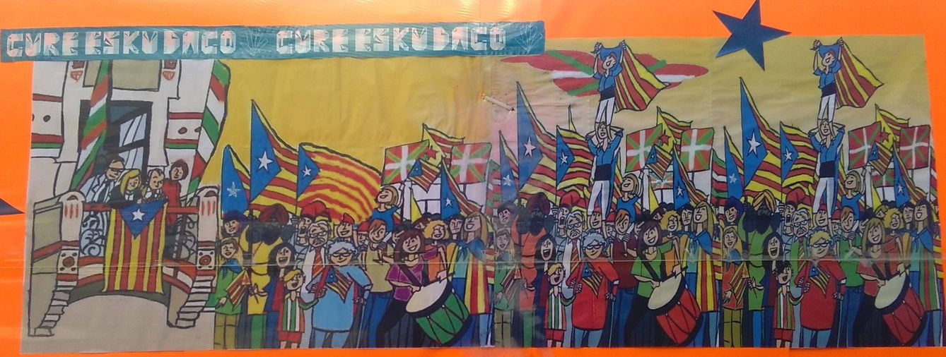 Mural de apoyo a Cataluña en las calles de Hernani. (E. C.)