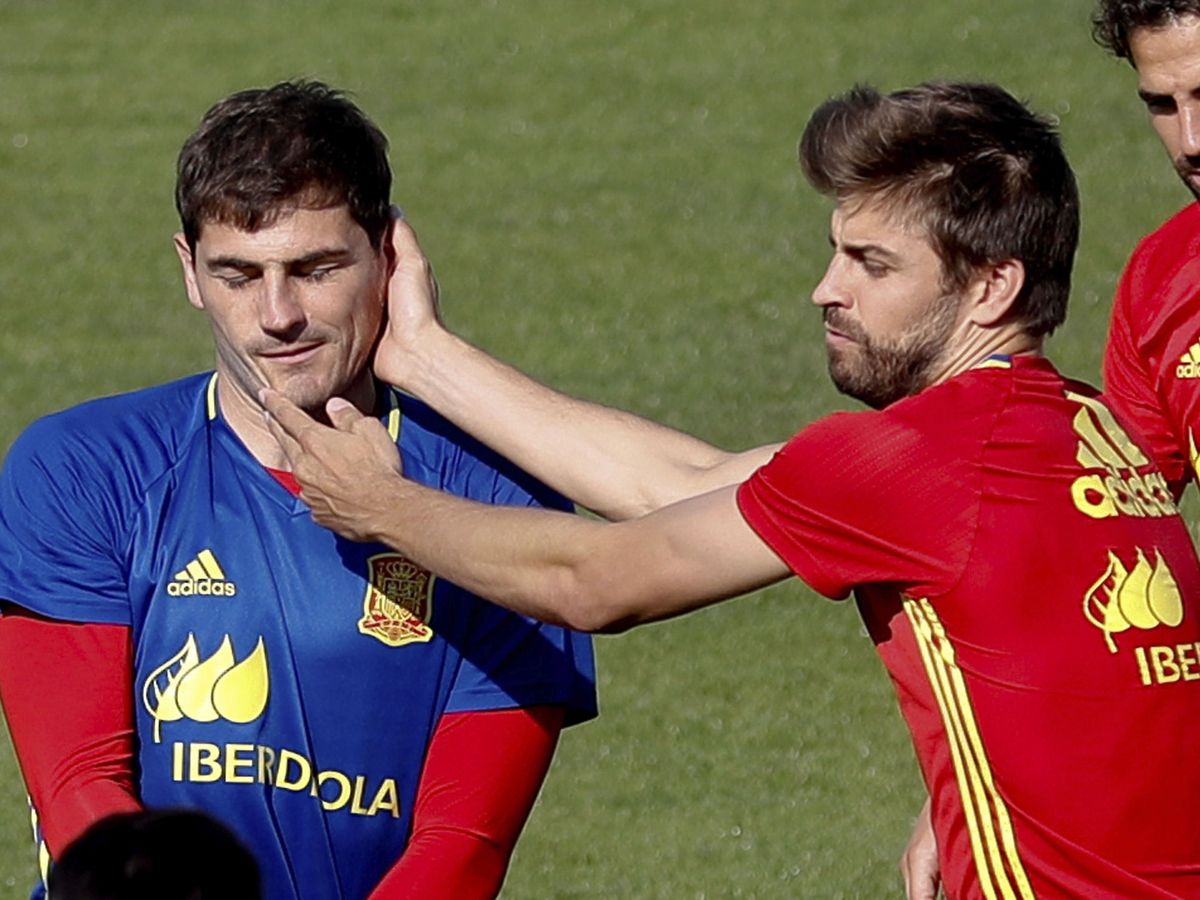 Foto: Casillas y Piqué, en un entrenamiento de la Selección. (EFE/Juanjo Martín)