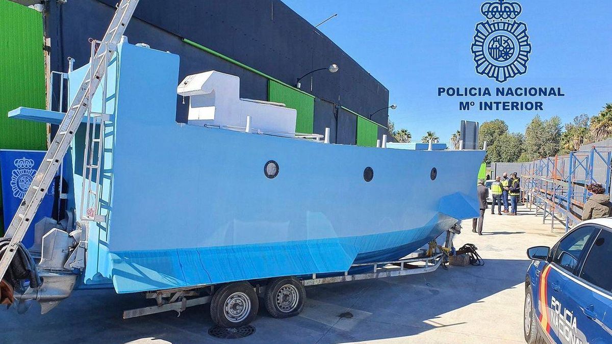 Incautado en Málaga el primer 'narcosubmarino' localizado en España