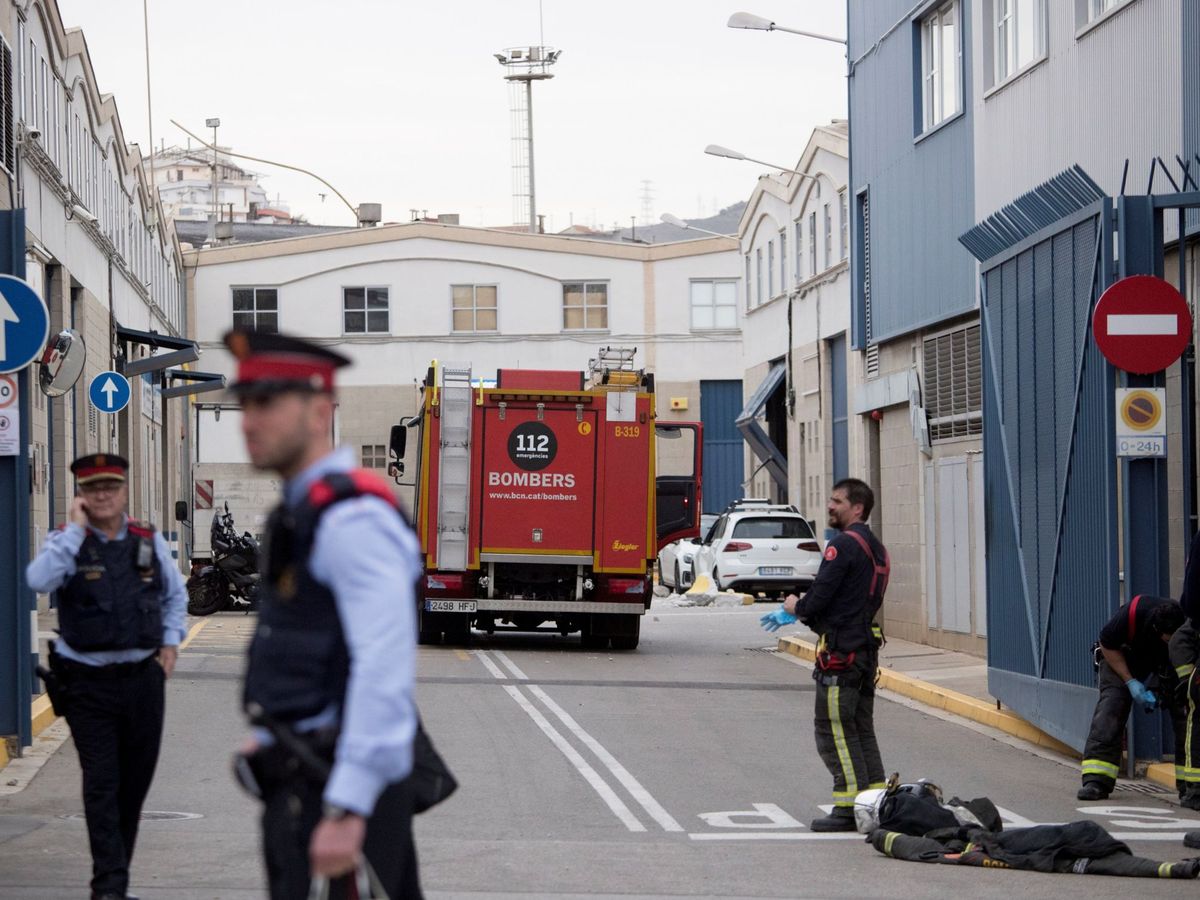 Foto: Un muerto y seis heridos, en una explosión en una empresa química de Barcelona. (EFE)