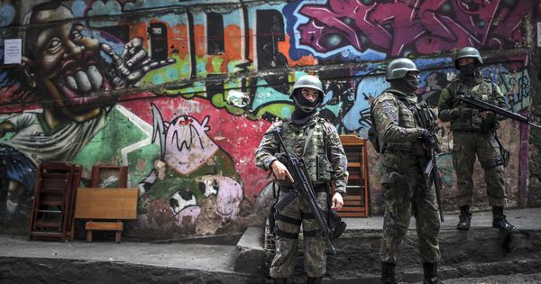 Foto: Fotografía de archivo de soldadose en las favelas de Rio de Janeiro. (EFE)