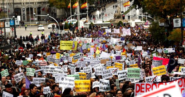 Foto: Miles de personas salen a las calles de Madrid para exigir el fin de la violencia machista y del rearme de la violencia patriarcal. (EFE)