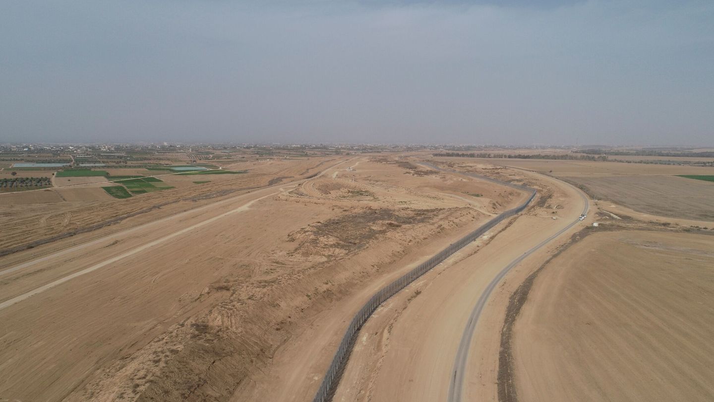 Imagen de un fragmento de la frontera entre Israel y la Franja de Gaza, donde se ubica la barrera subterránea. (EFE/Ministerio de Defensa de Israel)
