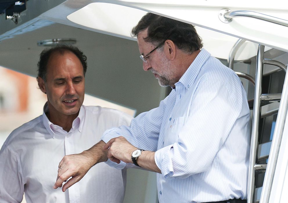 Foto: El presidente del Gobierno Mariano Rajoy conversa con el presidente de Cantabria,Ignacio Diego. (EFE)