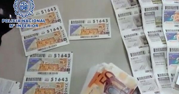 Foto: Los estafadores utilizan cupones y décimos de lotería en el timo del tocomocho
