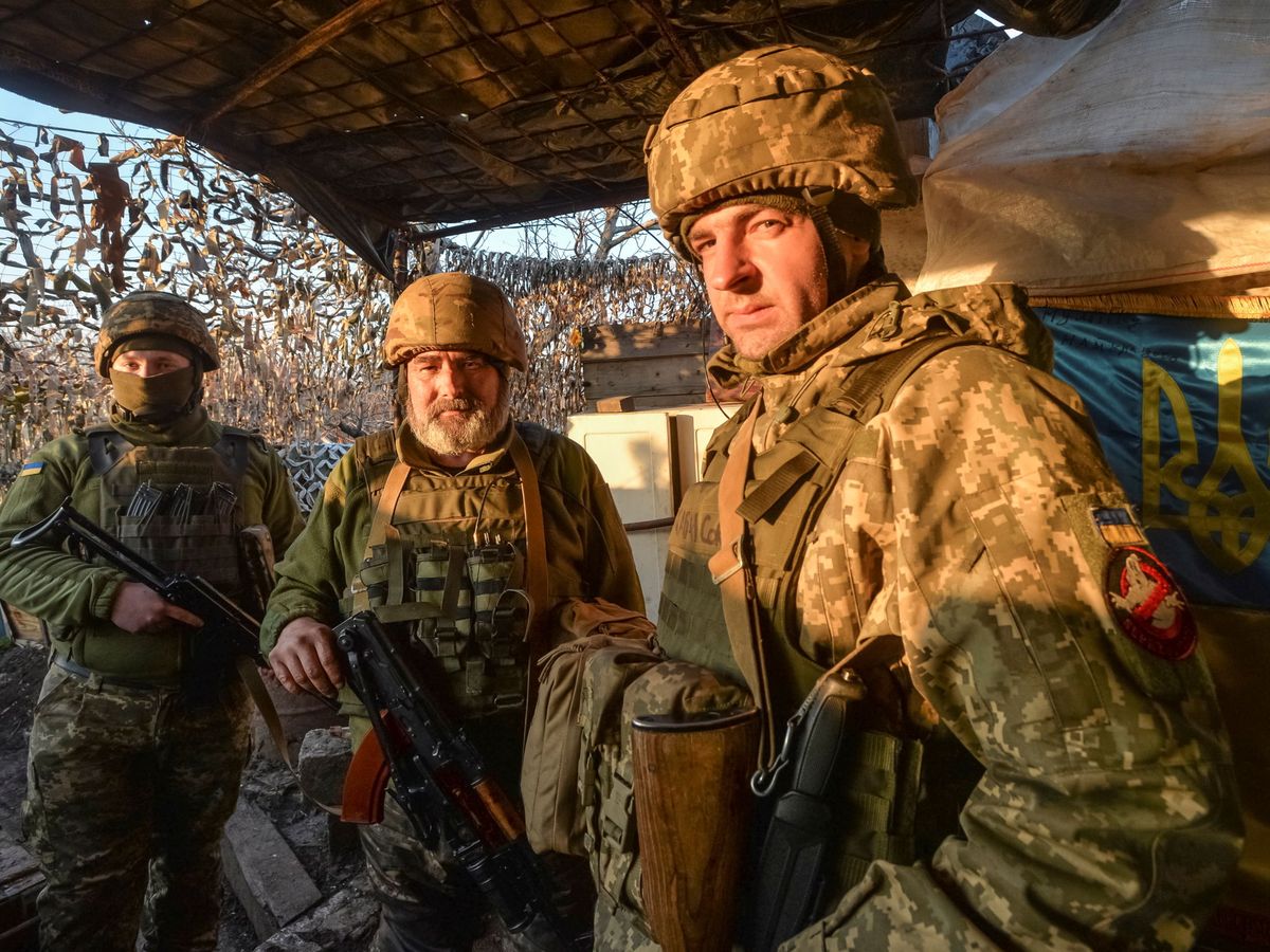 Foto: Miembros de las fuerzas armadas ucranianas cerca de Donetsk. (Reuters)