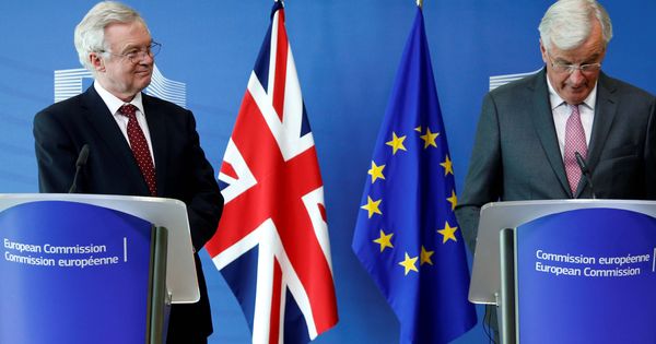 Foto: El ministro británico para el Brexit, David Davis, junto a Michel Barnier, en rueda de prensa tras la última ronda de negociaciones, en Bruselas. (Reuters)