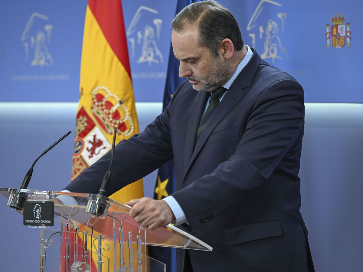 Foto: El exministro José Luis Ábalos, durante la rueda de prensa que ha ofrecido este martes en el Congreso. (EFE/Fernando Villar)