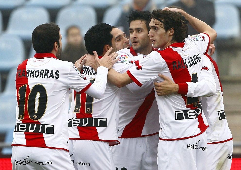 Foto: Los jugadores del Rayo Vallecano celebran un gol (Efe). 