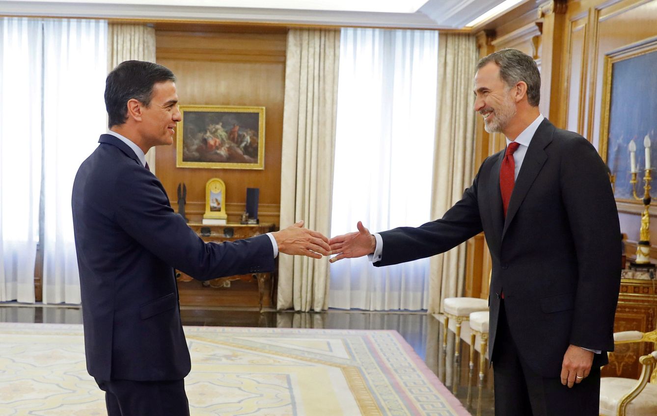 Sánchez y el Rey. (Reuters)