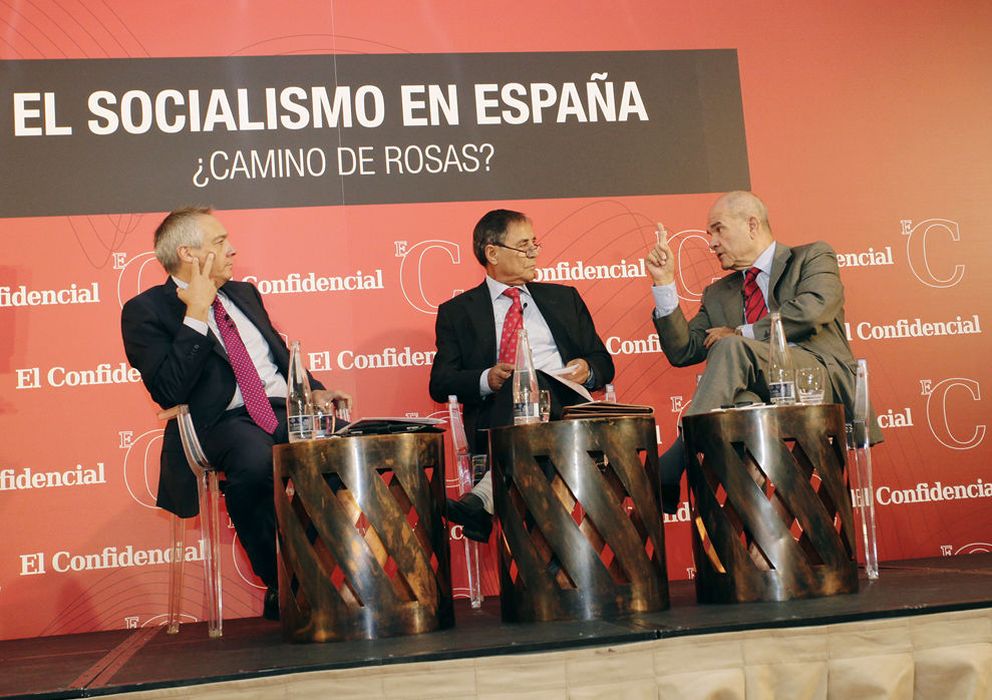 Foto: Pere Navarro, Antonio Casado y Manuel Chaves. (E. Villarino)