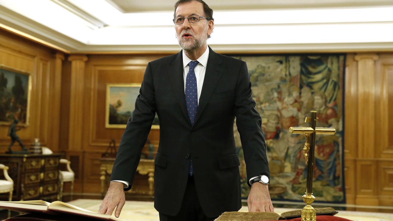 Foto: El reelegido presidente del Gobierno, Mariano Rajoy, jura el cargo ante el Rey. (Efe)