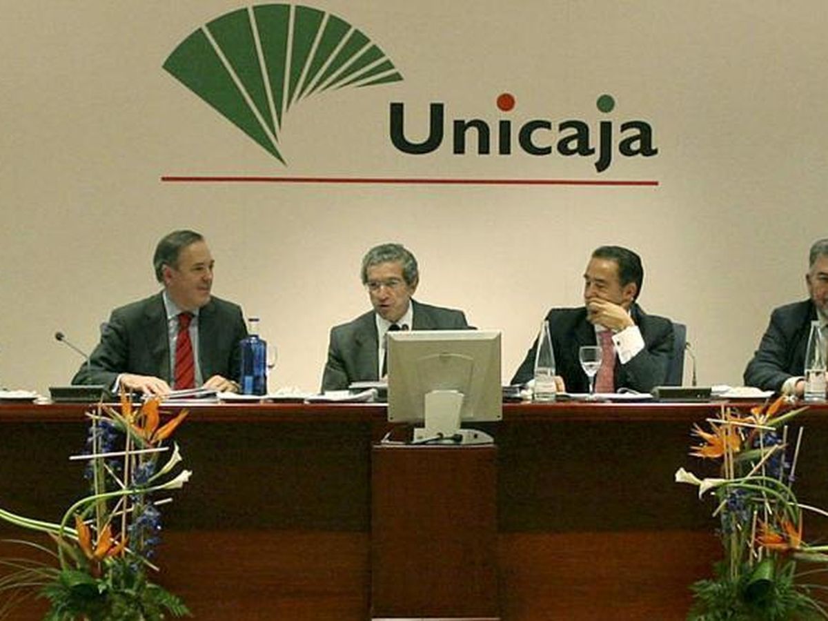 Foto: Manuel Atencia (a la izquierda), junto a Braulio Medel, en una imagen de archivo de Unicaja. 