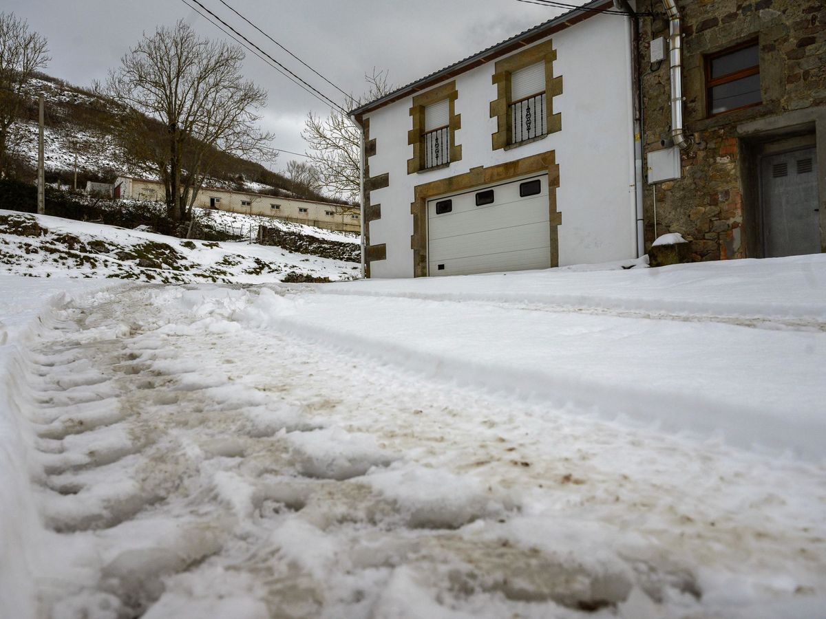 Foto: Nieve en Cantabria. (EFE)