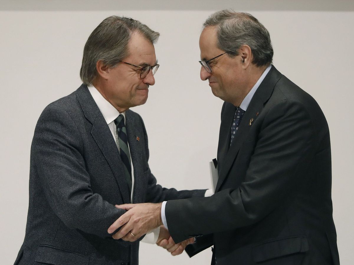 Foto: Los expresidentes catalanes Quim Torra y Artur Mas en una imagen de archivo de 2019. (EFE / Andreu Dalmau)