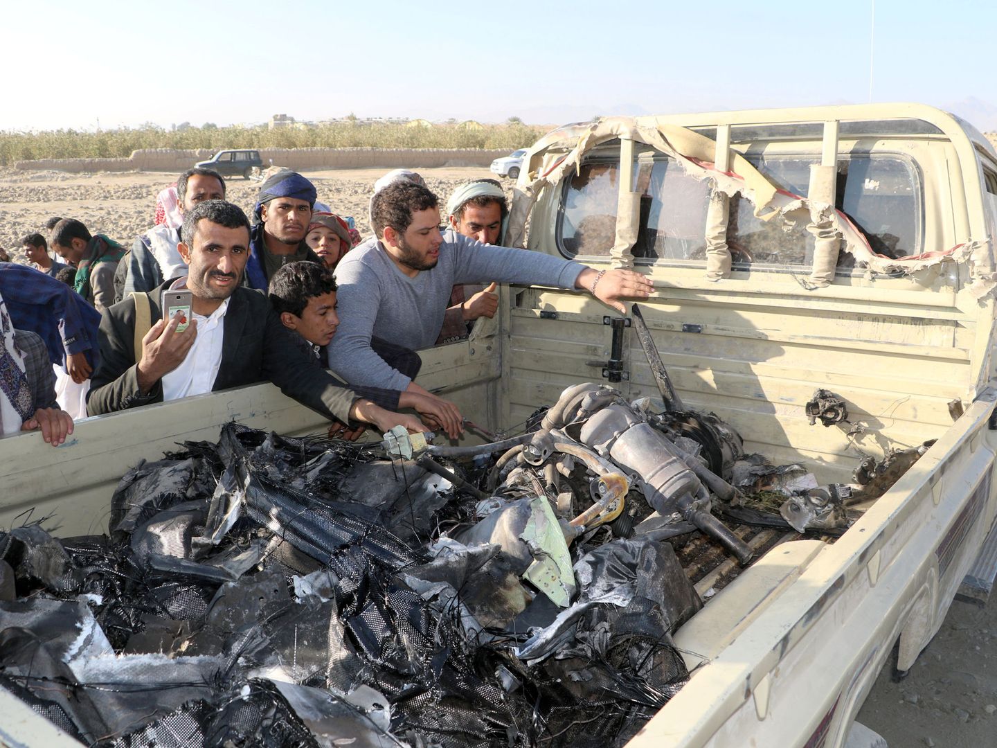 Los restos de un dron derribado por los rebeldes huthíes en Saada, Yemen, el 23 de diciembre de 2018. (Reuters)