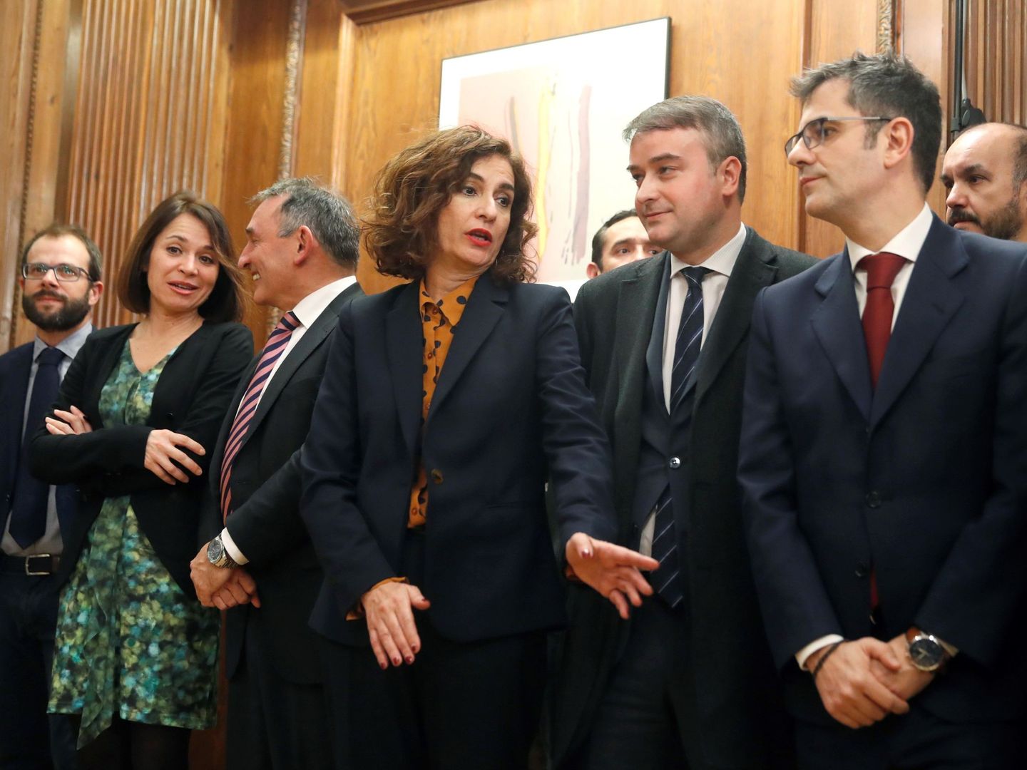 Iván Redondo, con Félix Bolaños, secretario general de la Presidencia del Gobierno, y María Jesús Montero, nueva portavoz del Ejecutivo, en la firma del acuerdo de coalición, el pasado 30 de diciembre en el Congreso. (EFE)