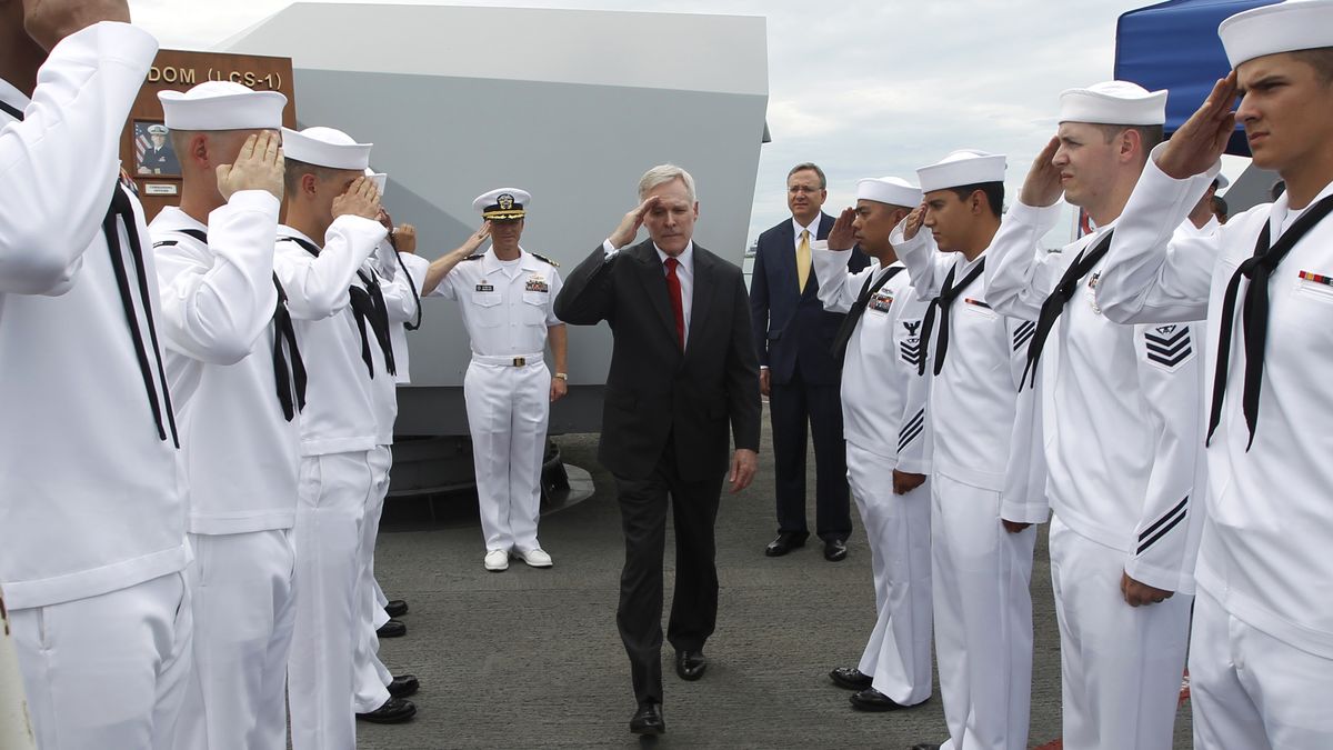 Ray Mabus, Secretario de la Marina de EEUU: "La presión mejora tus decisiones" 