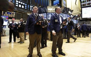 Wall Street derrapa de nuevo y complica (más) el cierre de mes