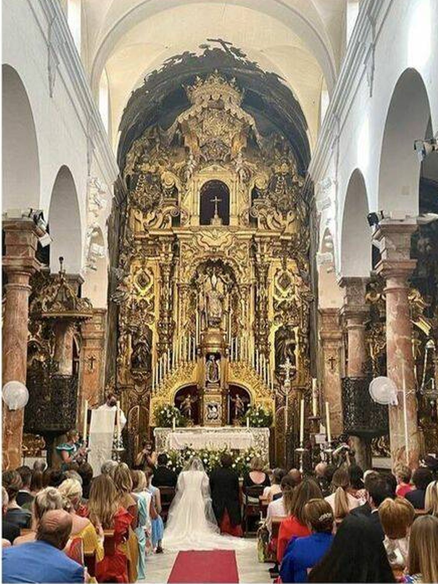 Interior de la Iglesia de la boda de Patricia Laffón. (Via stories @evacolorin)