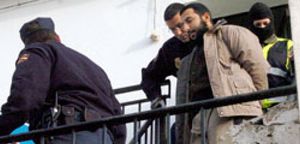 Un español financiaba ‘por amor’ al joven jefe de la célula de Al Qaeda desarticulada ayer en Málaga