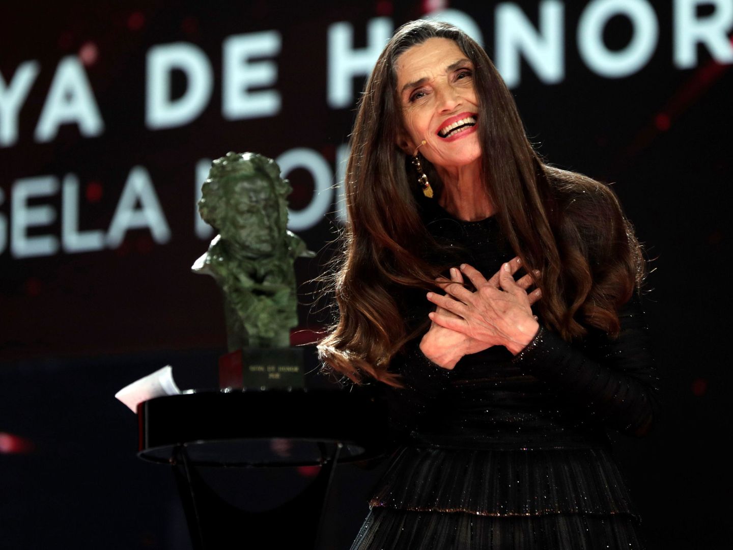 Ángela Molina recibe el Goya de Honor. (EFE)