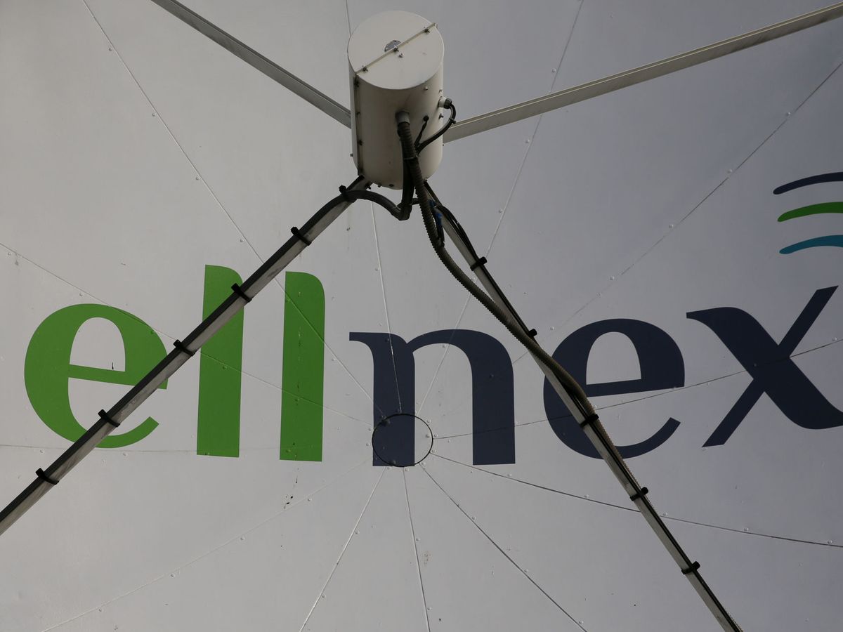 Foto: Logo de Cellnex en una antena. (Reuters)