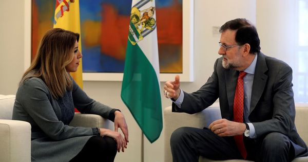 Foto: El presidente del Gobierno, Mariano Rajoy, durante la reunión en el Palacio de la Moncloa con la presidenta de la Junta de Andalucía, Susana Díaz. (EFE)